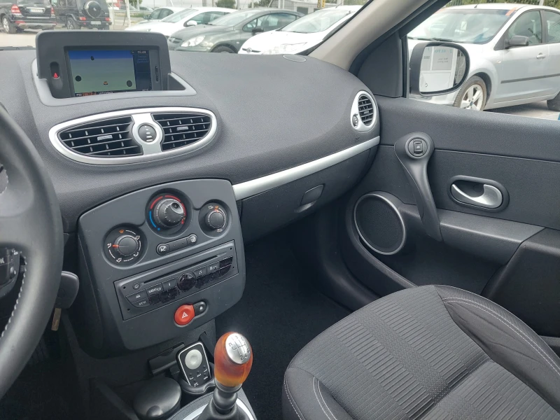 Renault Clio 1.5DCI EU5 НАВИ, снимка 13 - Автомобили и джипове - 51955635