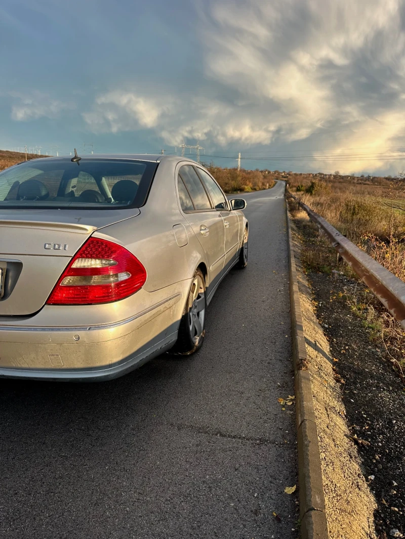 Mercedes-Benz E 270, снимка 2 - Автомобили и джипове - 52588432