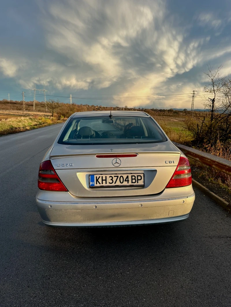 Mercedes-Benz E 270, снимка 3 - Автомобили и джипове - 52588432