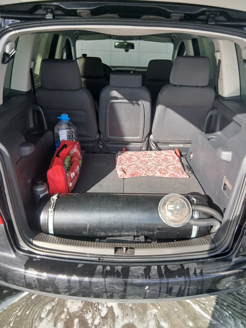 VW Touran, снимка 2 - Автомобили и джипове - 53140260