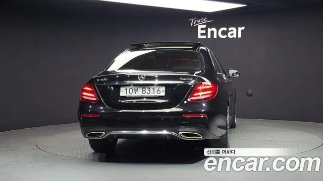 Mercedes-Benz E 300 AMG* DIGITAL* ПАМЕТ* КАМЕРА* HEADUP* PANO, снимка 5 - Автомобили и джипове - 53960491