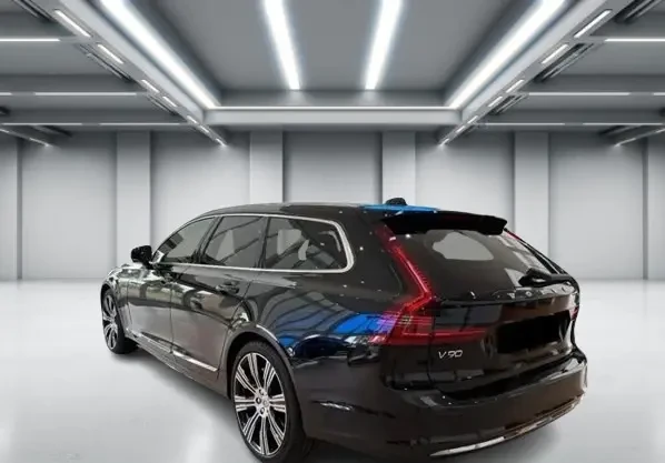 Volvo V90 B4 = Ultimate Bright = Гаранция, снимка 2 - Автомобили и джипове - 54179006