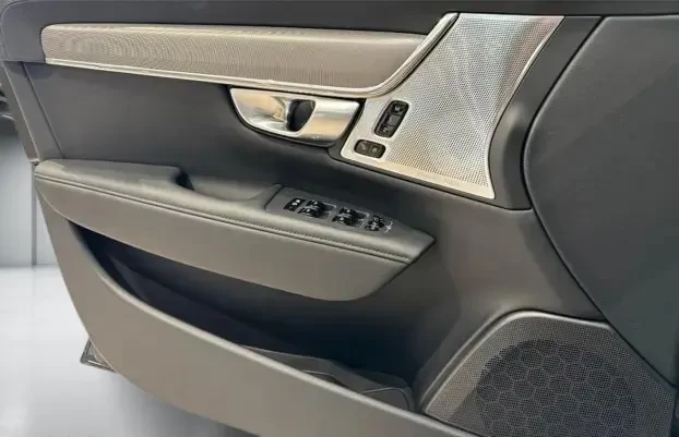 Volvo V90 B4 = Ultimate Bright = Гаранция, снимка 4 - Автомобили и джипове - 54179006