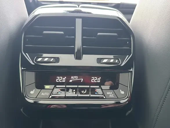 BMW iX xDrive50 = Sport Package = Гаранция, снимка 13 - Автомобили и джипове - 54957433