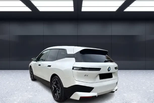 BMW iX xDrive50 = Sport Package = Гаранция, снимка 3 - Автомобили и джипове - 54957433