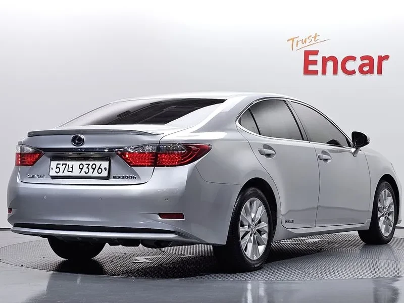 Lexus ES 300 Supreme XV60 Хибрид, снимка 2 - Автомобили и джипове - 55523689