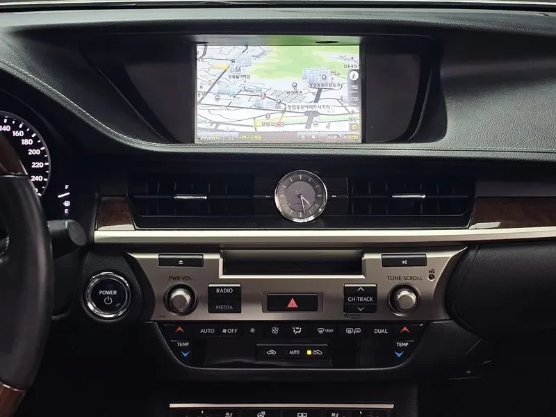 Lexus ES 300 Supreme XV60 Хибрид, снимка 6 - Автомобили и джипове - 55523689