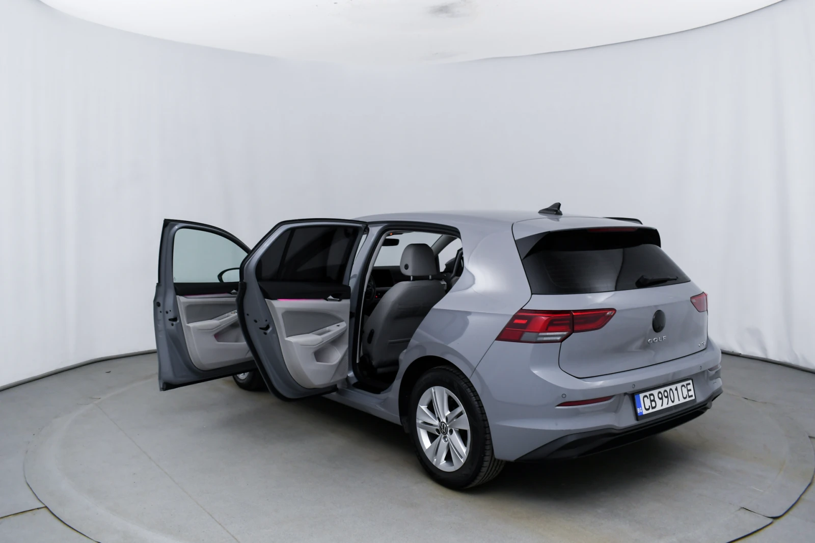 VW Golf 8 1.5 eTSI OPF DSG - изображение 6