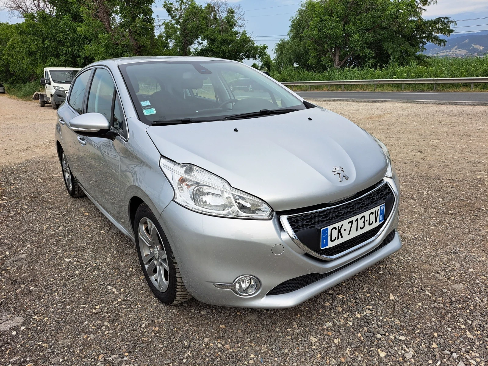 Peugeot 208 1.6 HDI - изображение 8