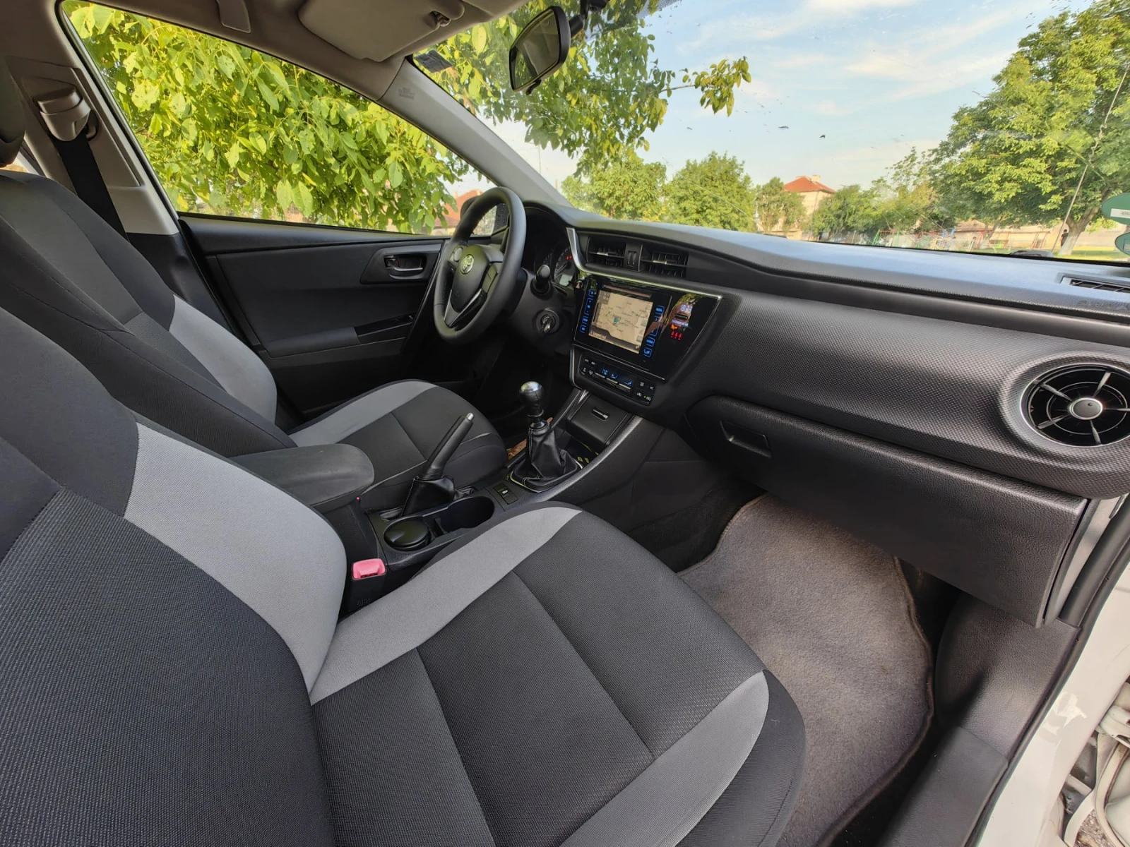Toyota Auris 1.2 - изображение 4