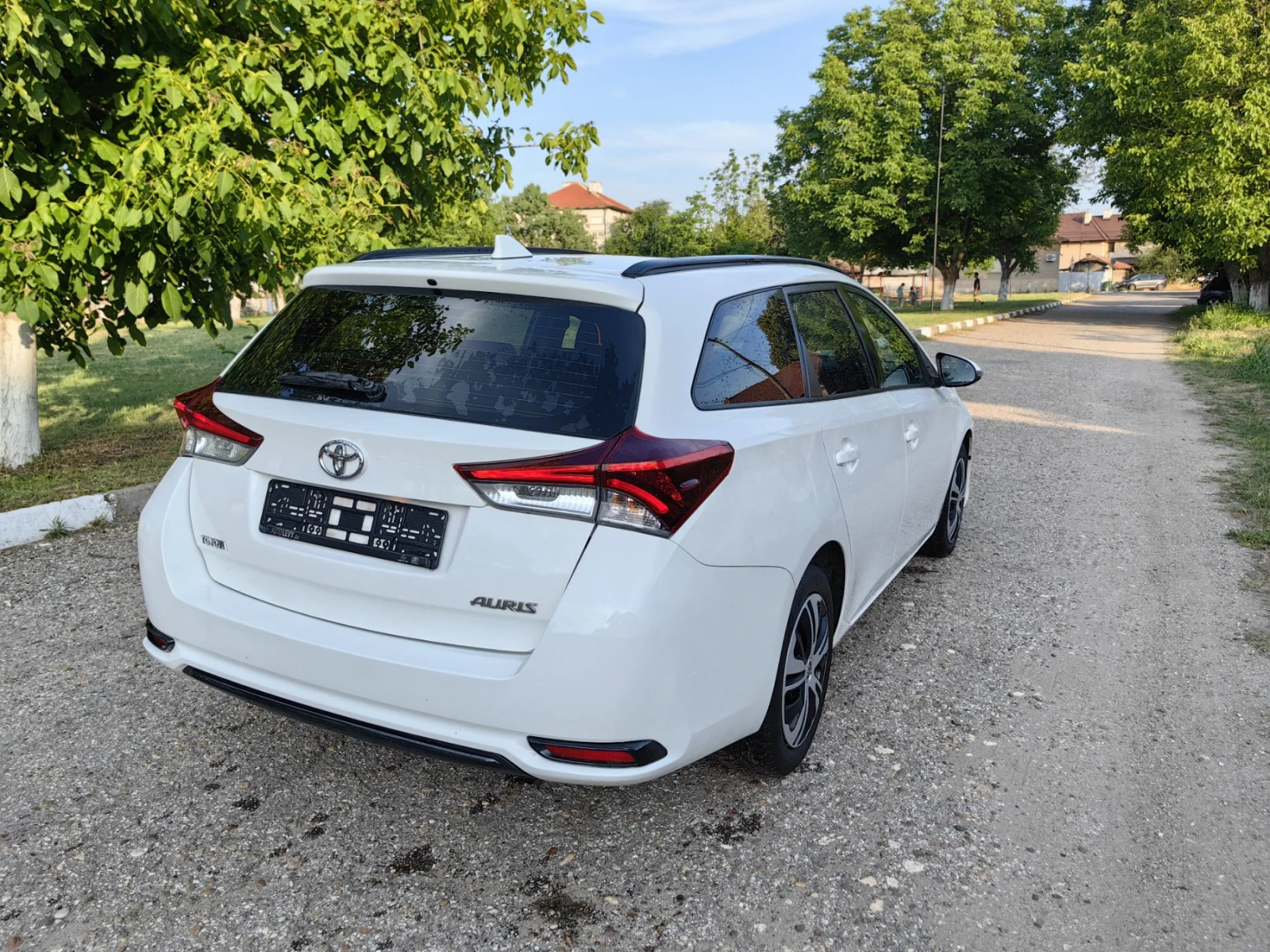 Toyota Auris 1.2 - изображение 7