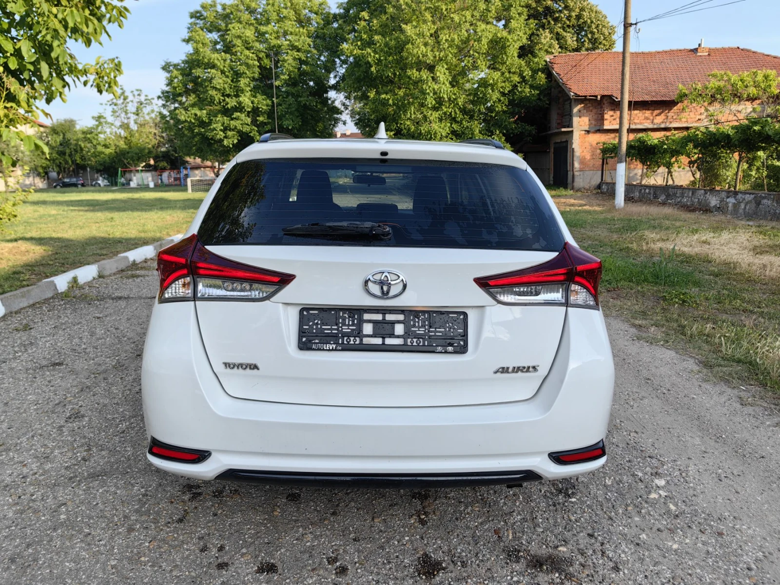 Toyota Auris 1.2 - изображение 8