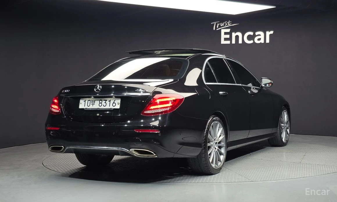 Mercedes-Benz E 300 AMG* DIGITAL* ПАМЕТ* КАМЕРА* HEADUP* PANO, снимка 3 - Автомобили и джипове - 53960491