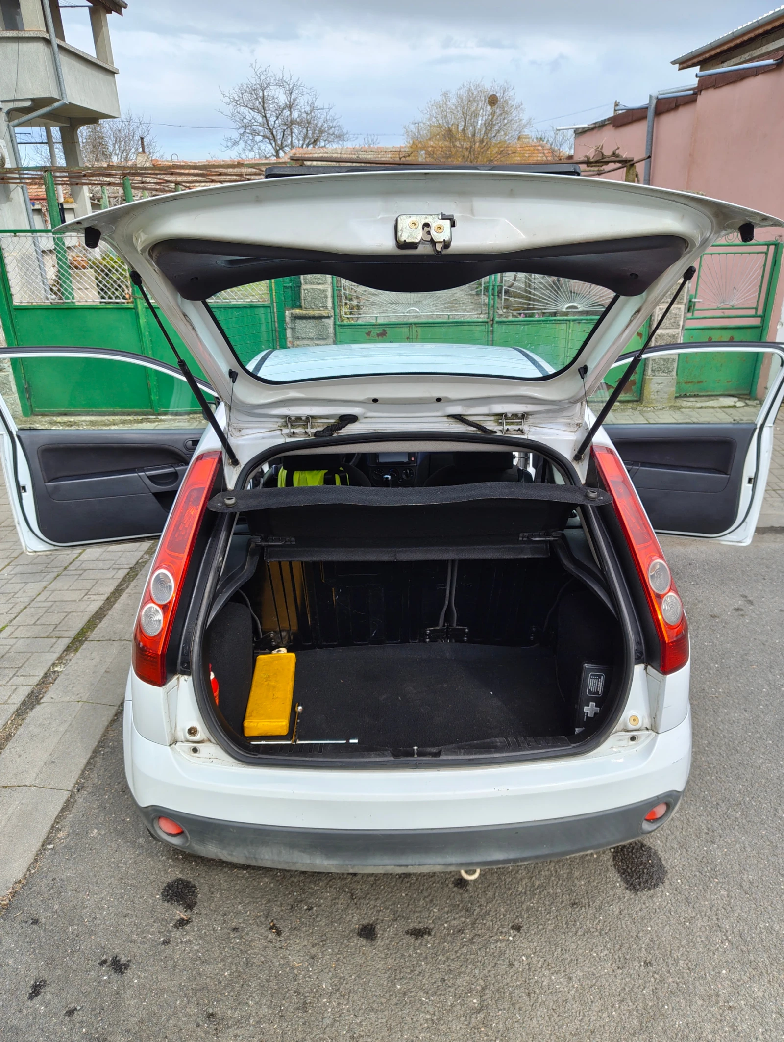 Ford Fiesta, снимка 2 - Автомобили и джипове - 54034056