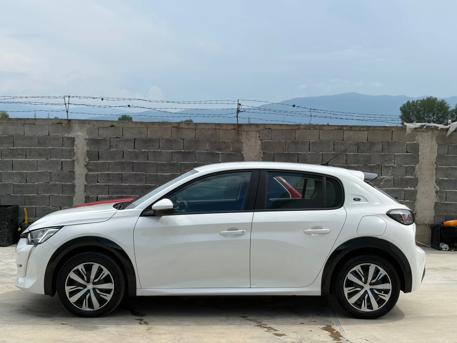 Peugeot 208 208E 50kWh Гаранция до 12/2029, снимка 7 - Автомобили и джипове - 55039971