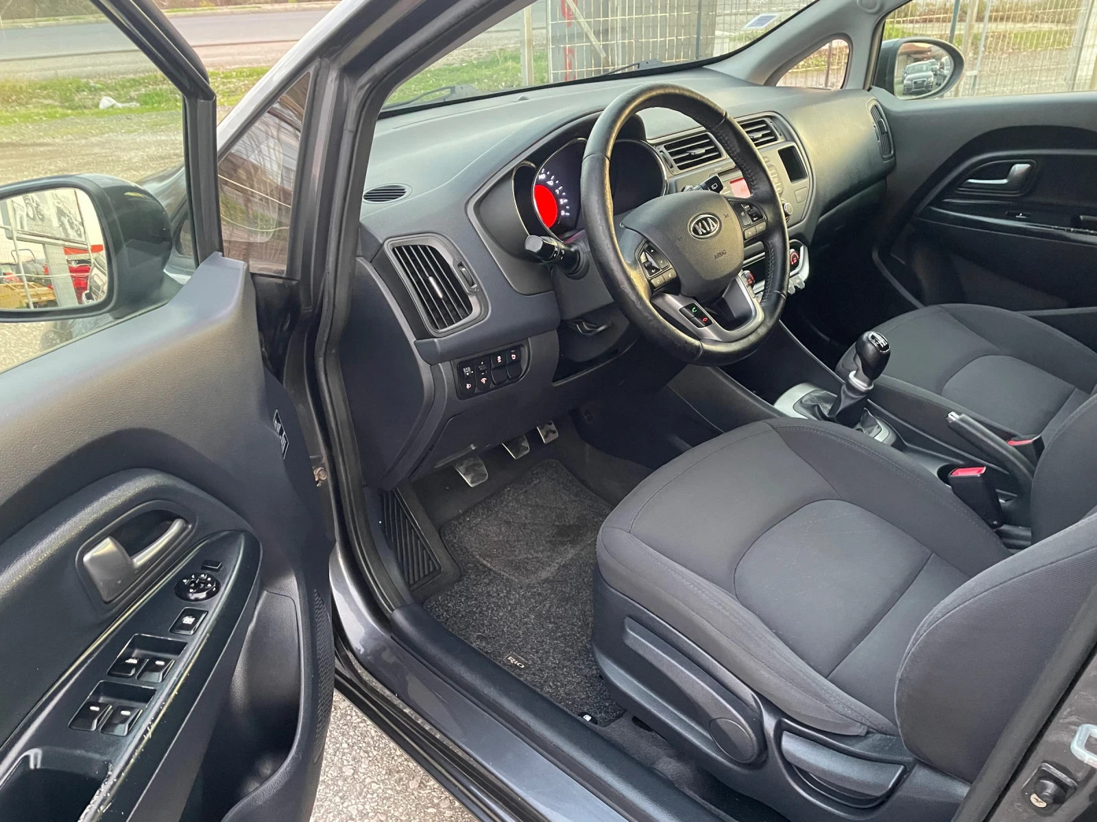 Kia Rio 1.4 CRDI.90K, снимка 9 - Автомобили и джипове - 55183978