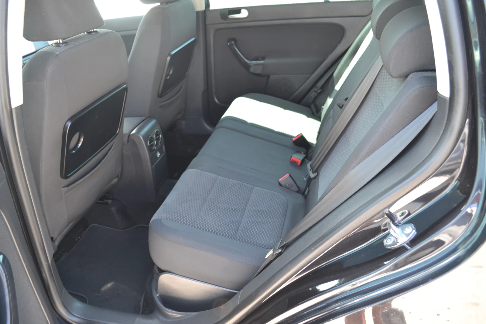 VW Golf Plus 1.6TDI, снимка 8 - Автомобили и джипове - 55185577