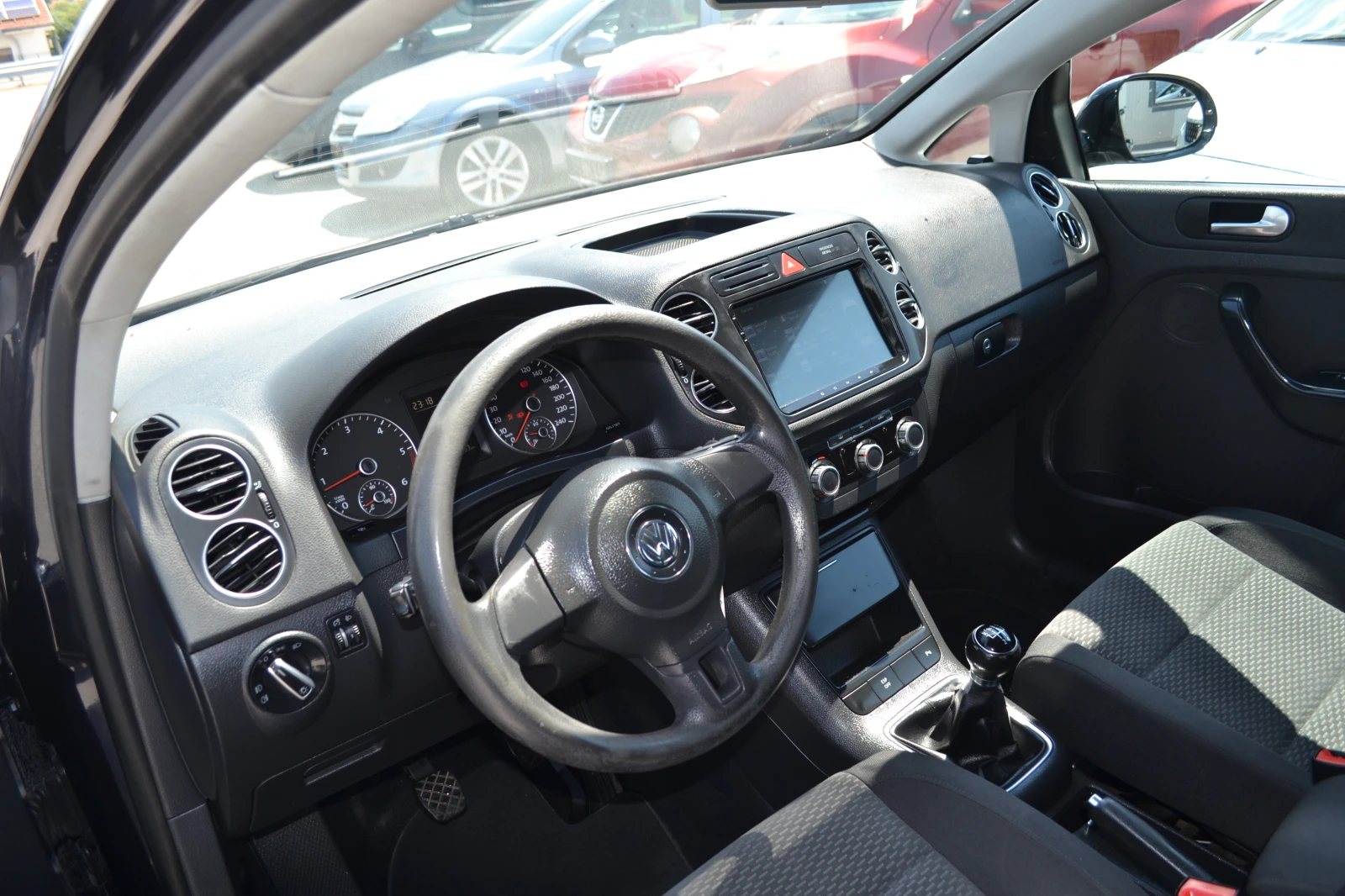 VW Golf Plus 1.6TDI, снимка 10 - Автомобили и джипове - 55185577