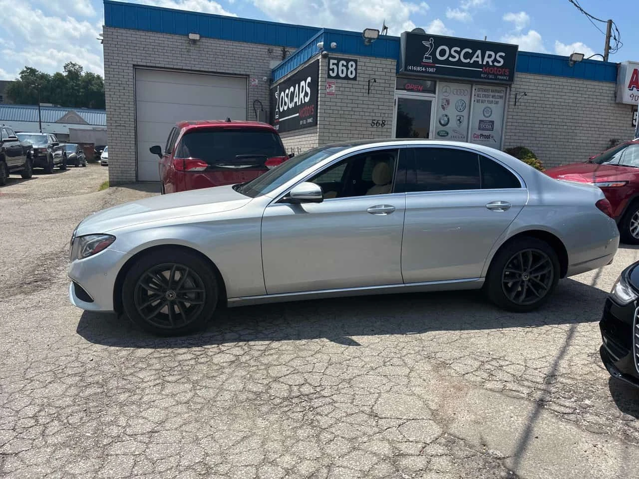 Mercedes-Benz E 300 * CARFAX * BURMESTER * ПАНОРАМА * ПОДГРЕВИ, снимка 2 - Автомобили и джипове - 55257793