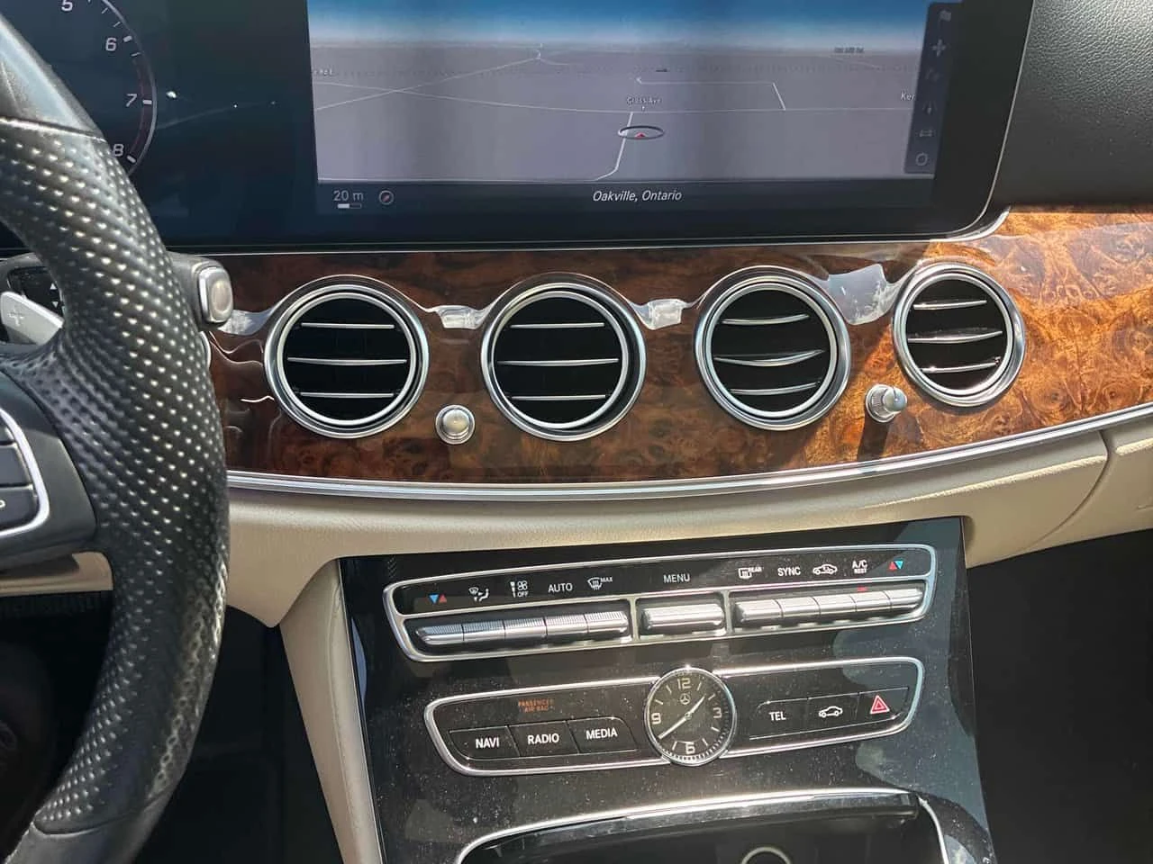 Mercedes-Benz E 300 * CARFAX * BURMESTER * ПАНОРАМА * ПОДГРЕВИ, снимка 9 - Автомобили и джипове - 55257793