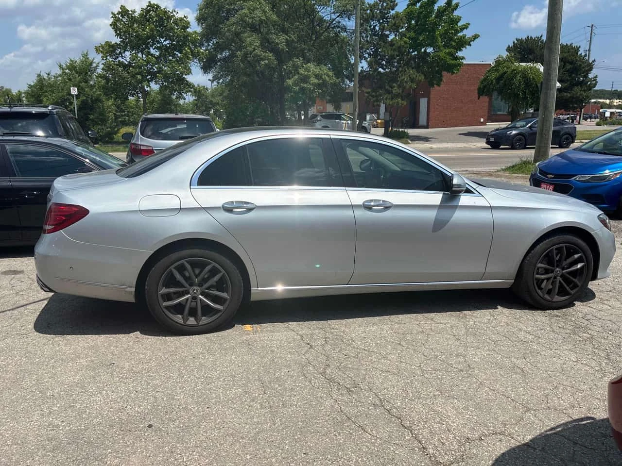 Mercedes-Benz E 300 * CARFAX * BURMESTER * ПАНОРАМА * ПОДГРЕВИ, снимка 3 - Автомобили и джипове - 55257793