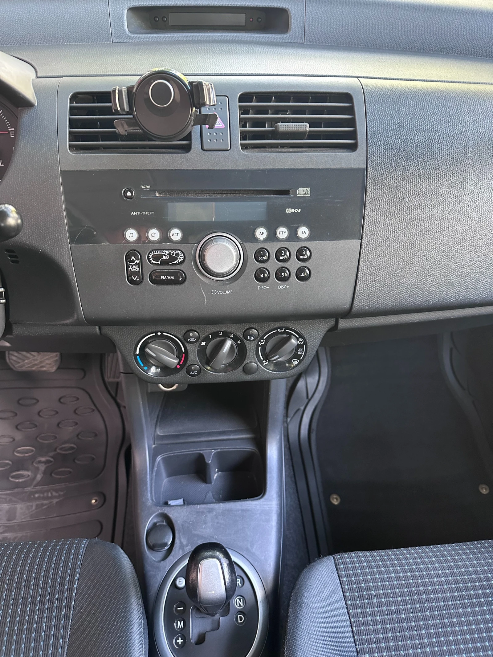 Suzuki Swift 1.3, снимка 9 - Автомобили и джипове - 56008284