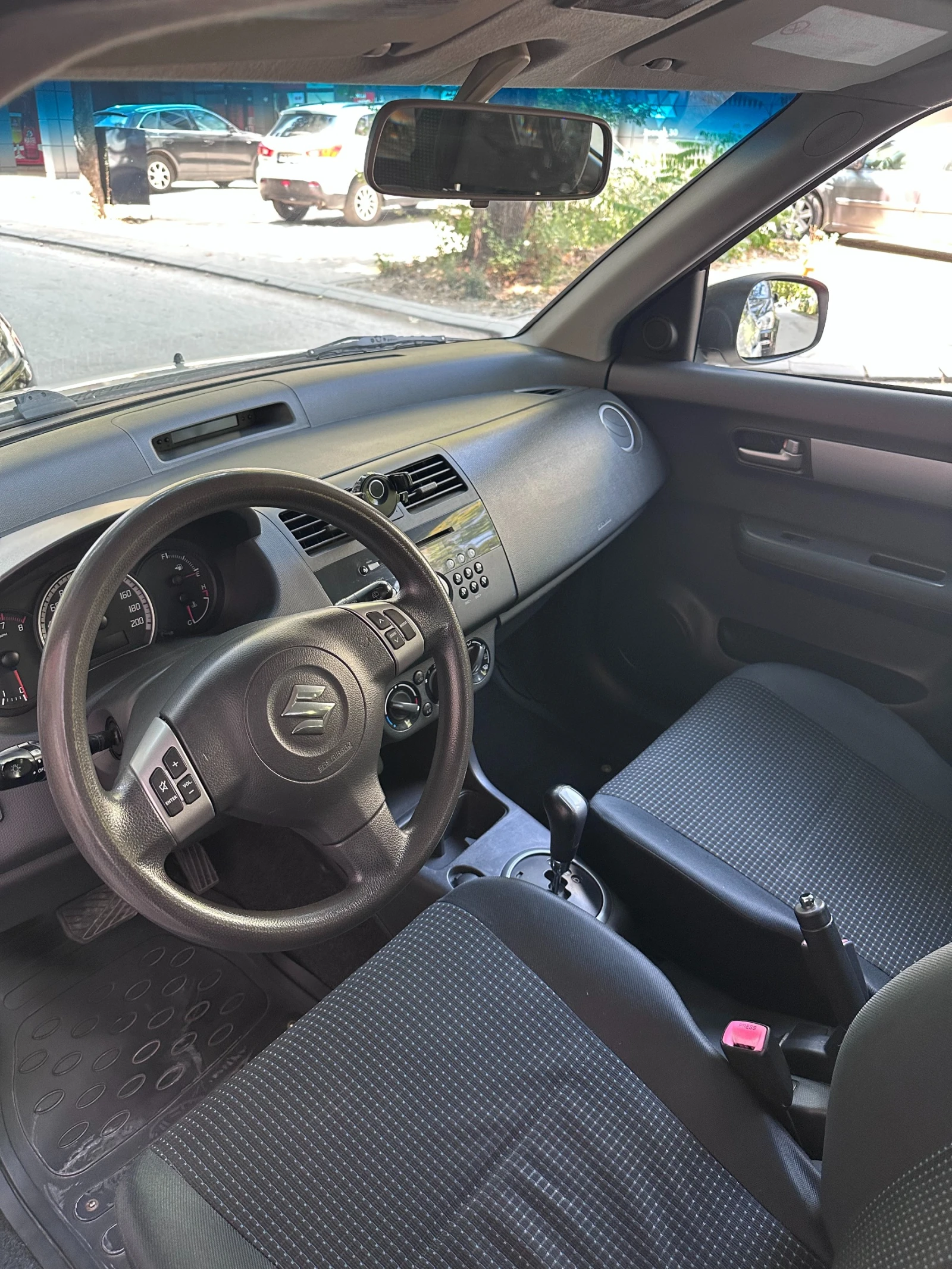 Suzuki Swift 1.3, снимка 13 - Автомобили и джипове - 56008284