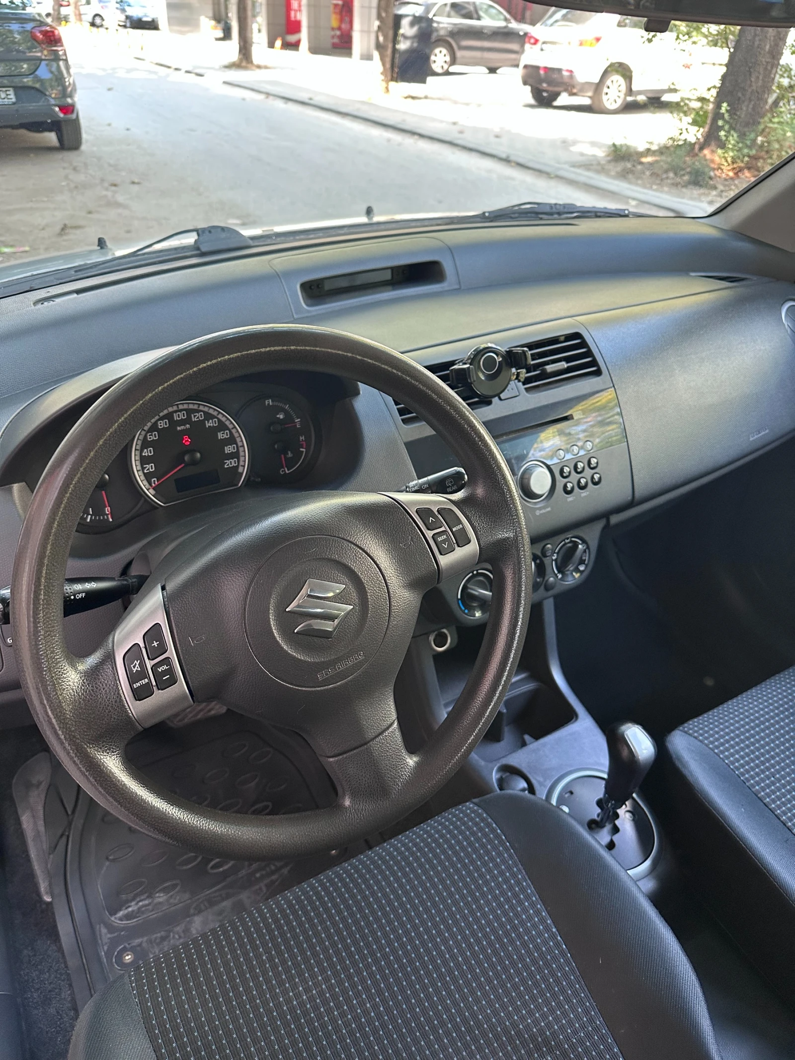 Suzuki Swift 1.3, снимка 7 - Автомобили и джипове - 56008284