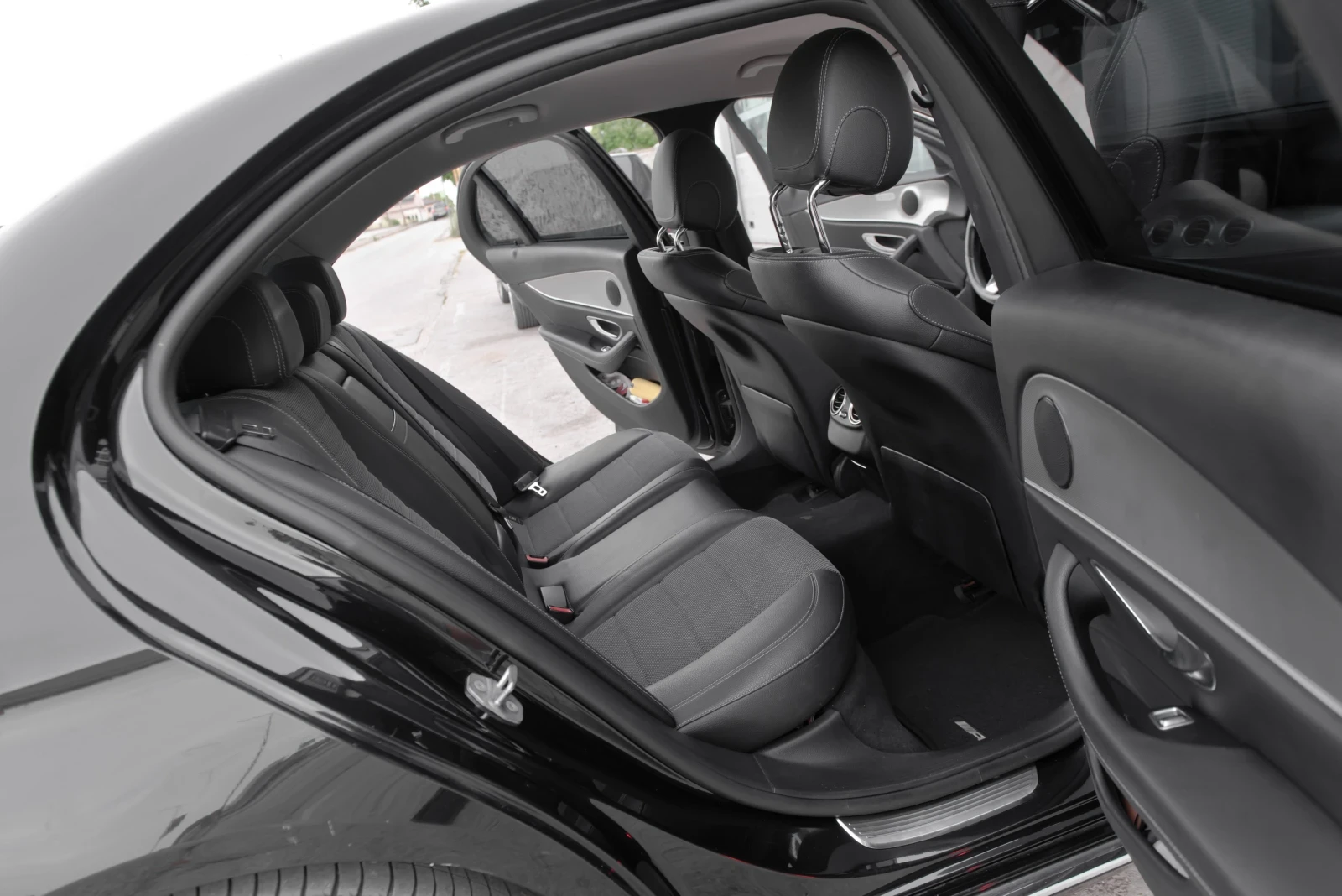 Mercedes-Benz E 220 D* AMG PACK* , снимка 12 - Автомобили и джипове - 56166419