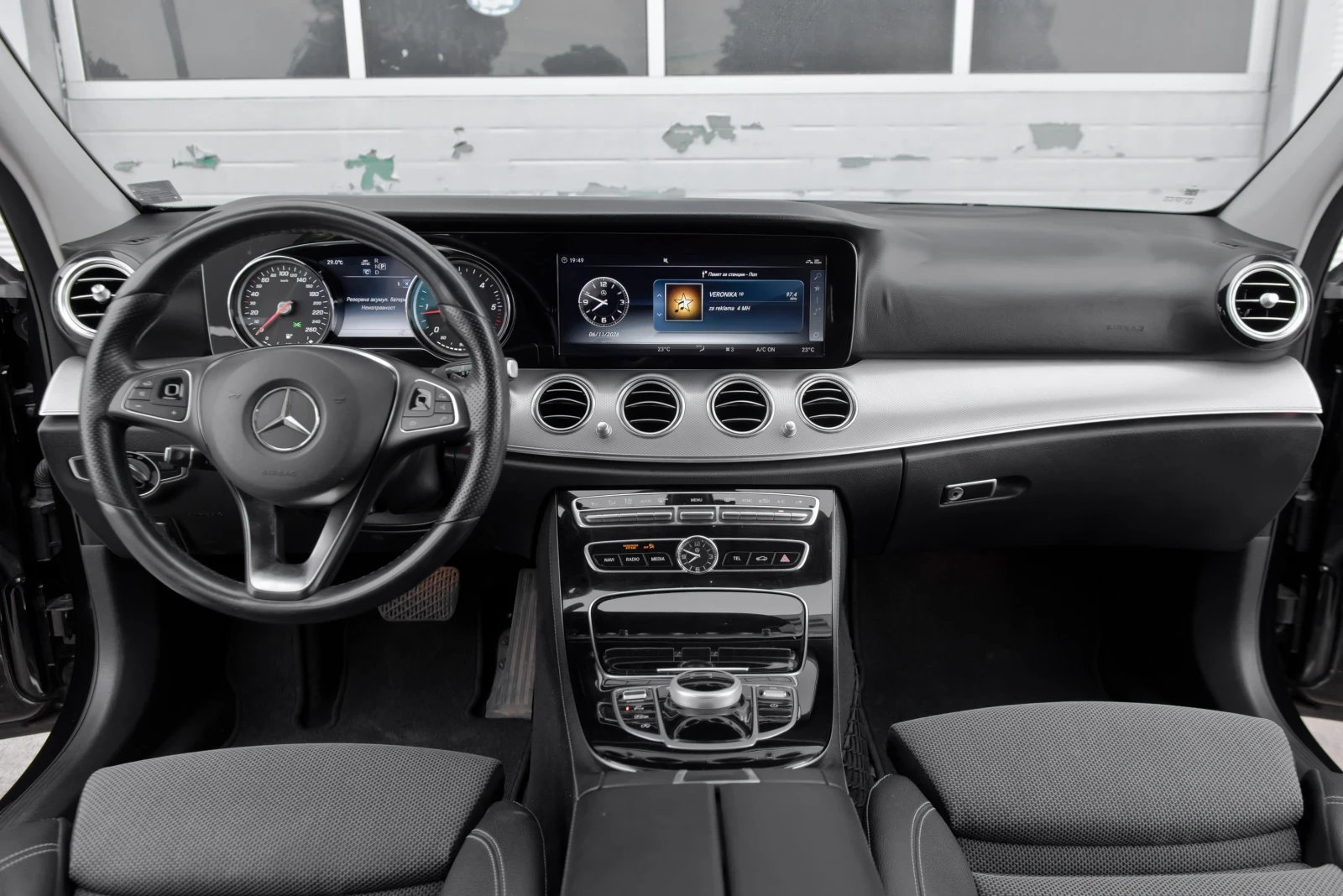 Mercedes-Benz E 220 D* AMG PACK* , снимка 10 - Автомобили и джипове - 56166419