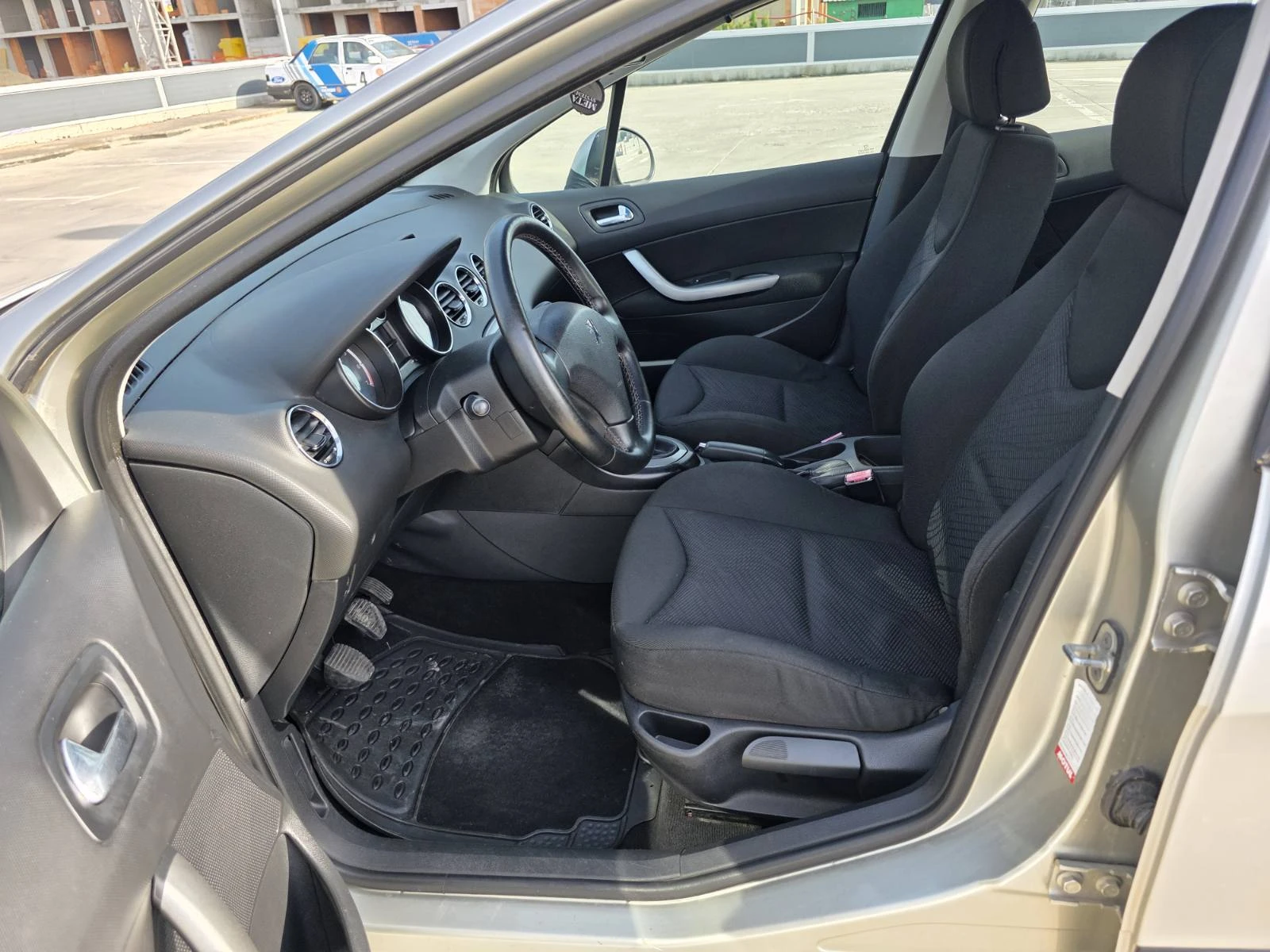 Peugeot 308 1.6 VTI, снимка 12 - Автомобили и джипове - 56413907