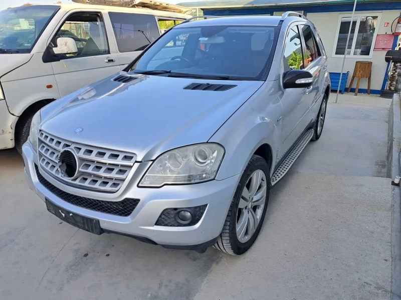 Mercedes-Benz ML 300 CDI НА ЧАСТИ , снимка 1 - Автомобили и джипове - 48730824