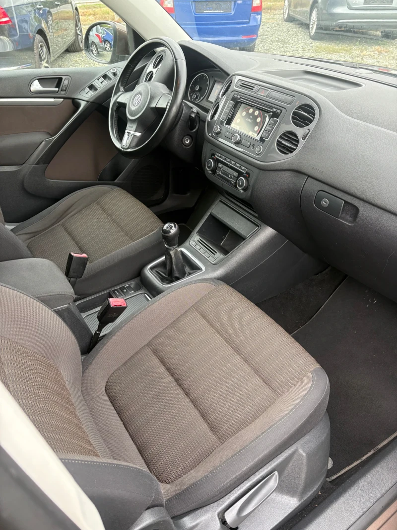 VW Tiguan, снимка 10 - Автомобили и джипове - 52255943