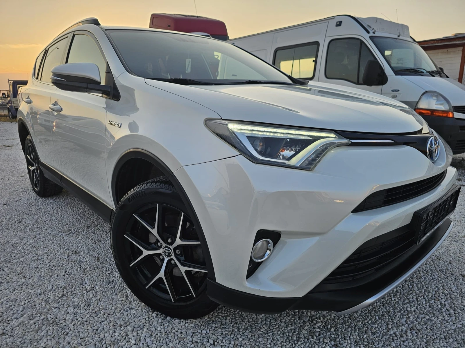Toyota Rav4 2.5-HYBRID-FULL SERVICE-КАМЕРА-ПОДГРЯВАНЕ* E-CVT - изображение 2