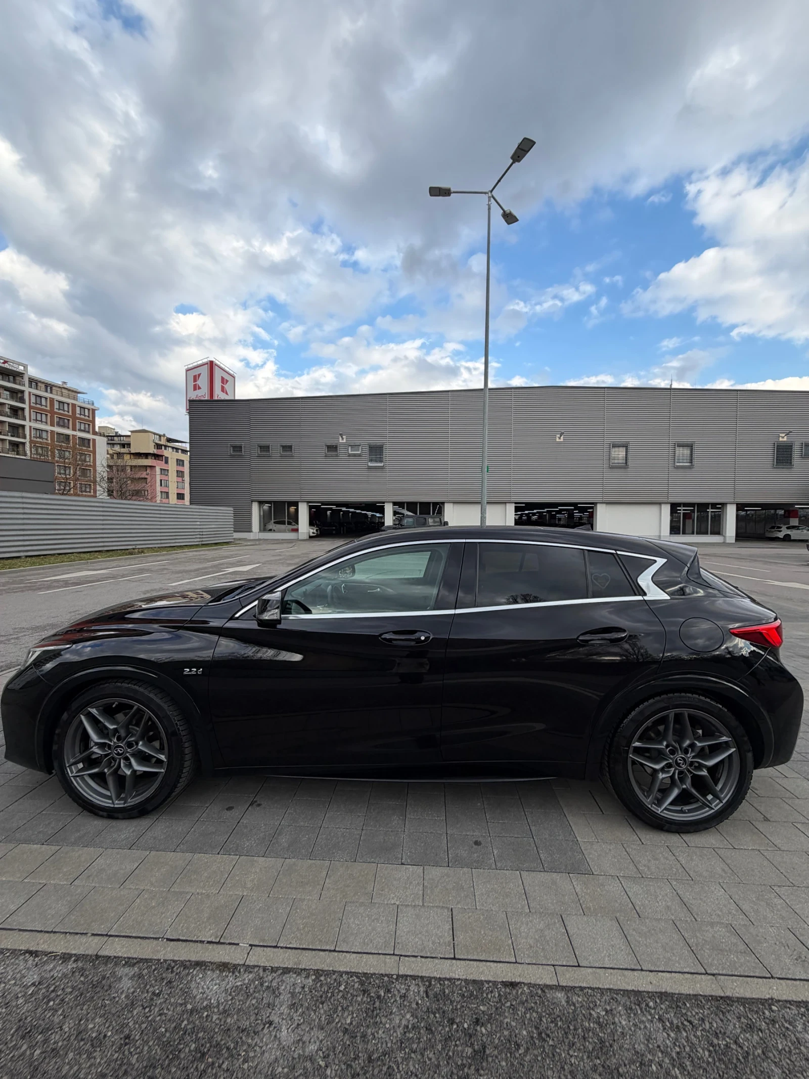 Infiniti Q30, снимка 2 - Автомобили и джипове - 54172953