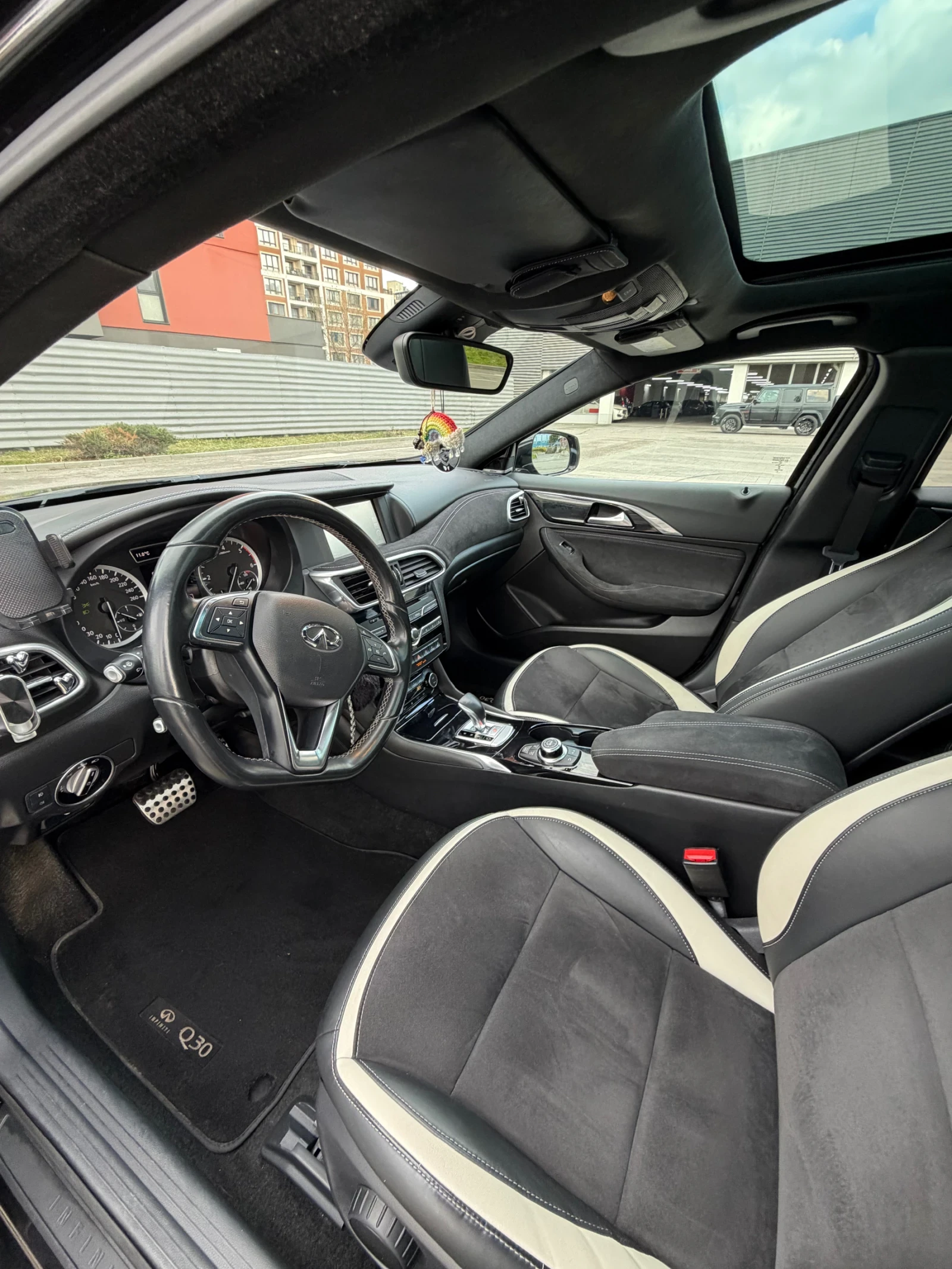 Infiniti Q30, снимка 7 - Автомобили и джипове - 54172953