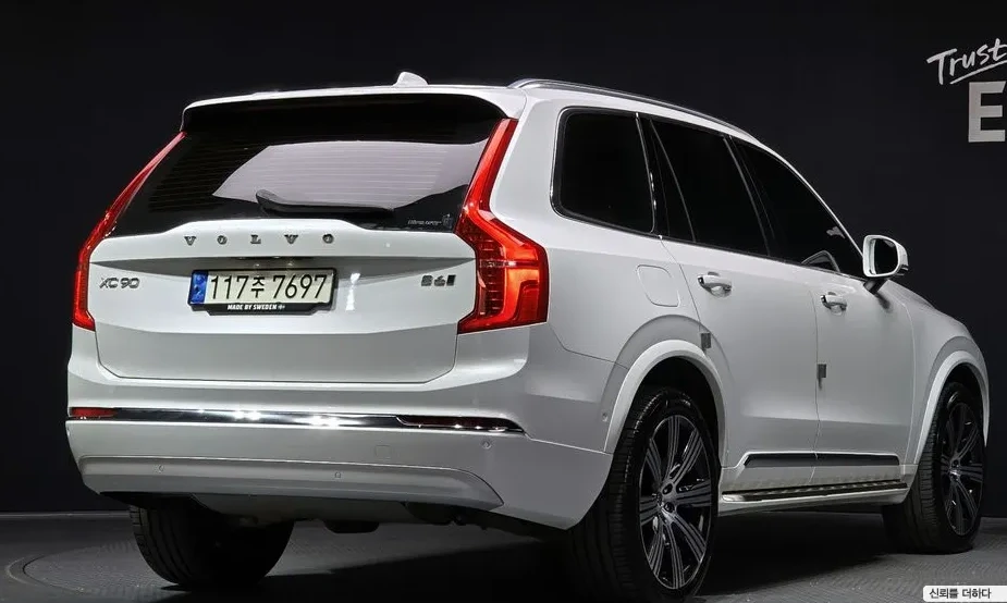 Volvo Xc90 * B6* DIS* 360* HUD* PANO* Bowers & Wilkins* , снимка 2 - Автомобили и джипове - 54705178