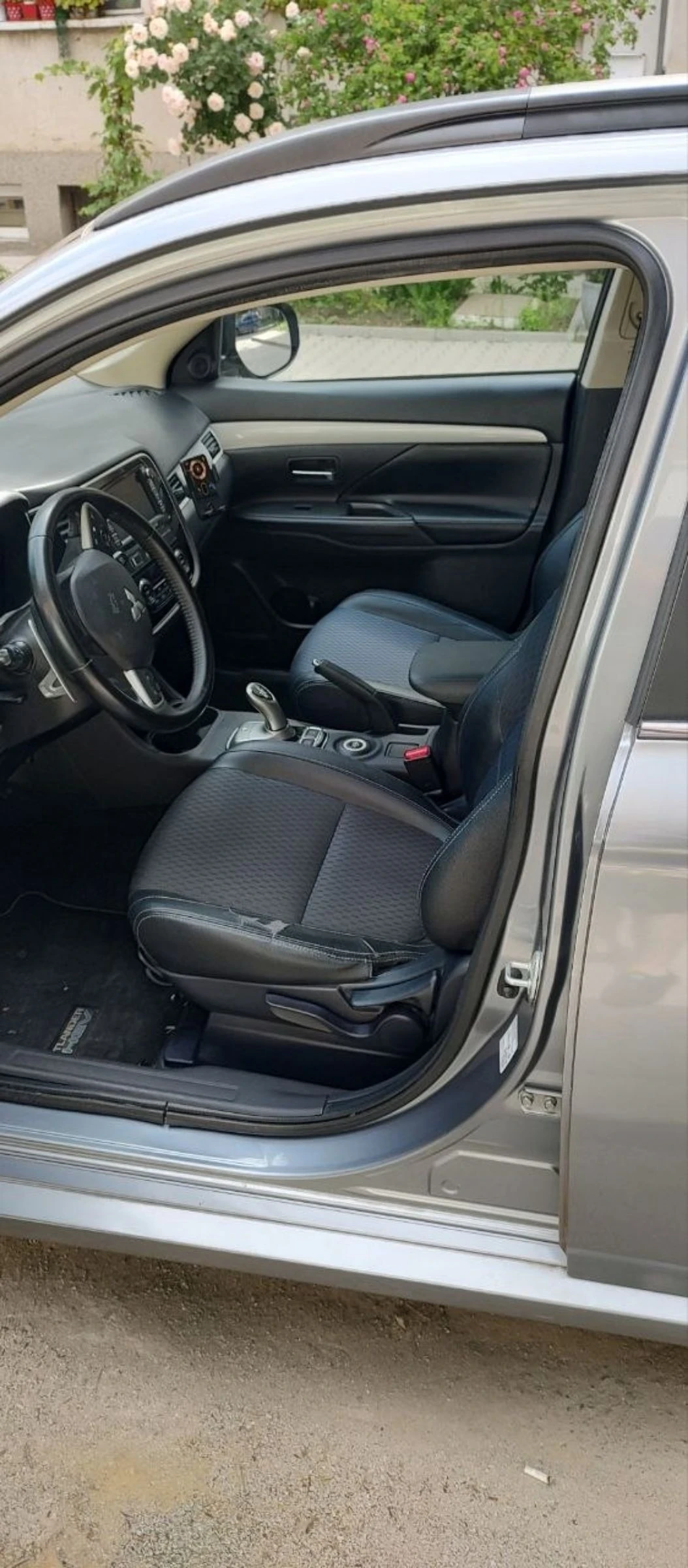 Mitsubishi Outlander, снимка 4 - Автомобили и джипове - 54725454