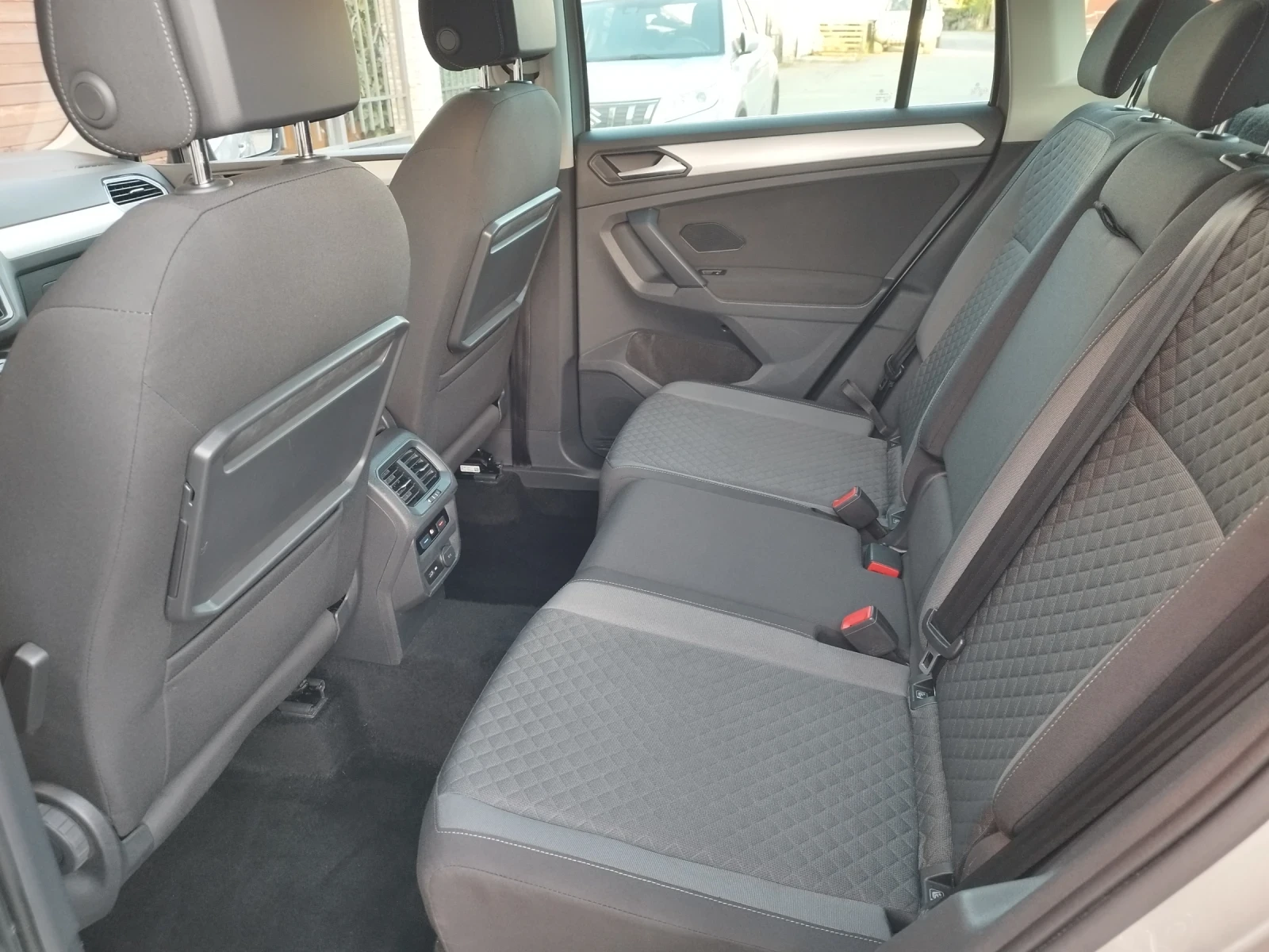 VW Tiguan 1.6 D, 116 k.c.DIGITAL, ЛИЗИНГ , снимка 7 - Автомобили и джипове - 55989728