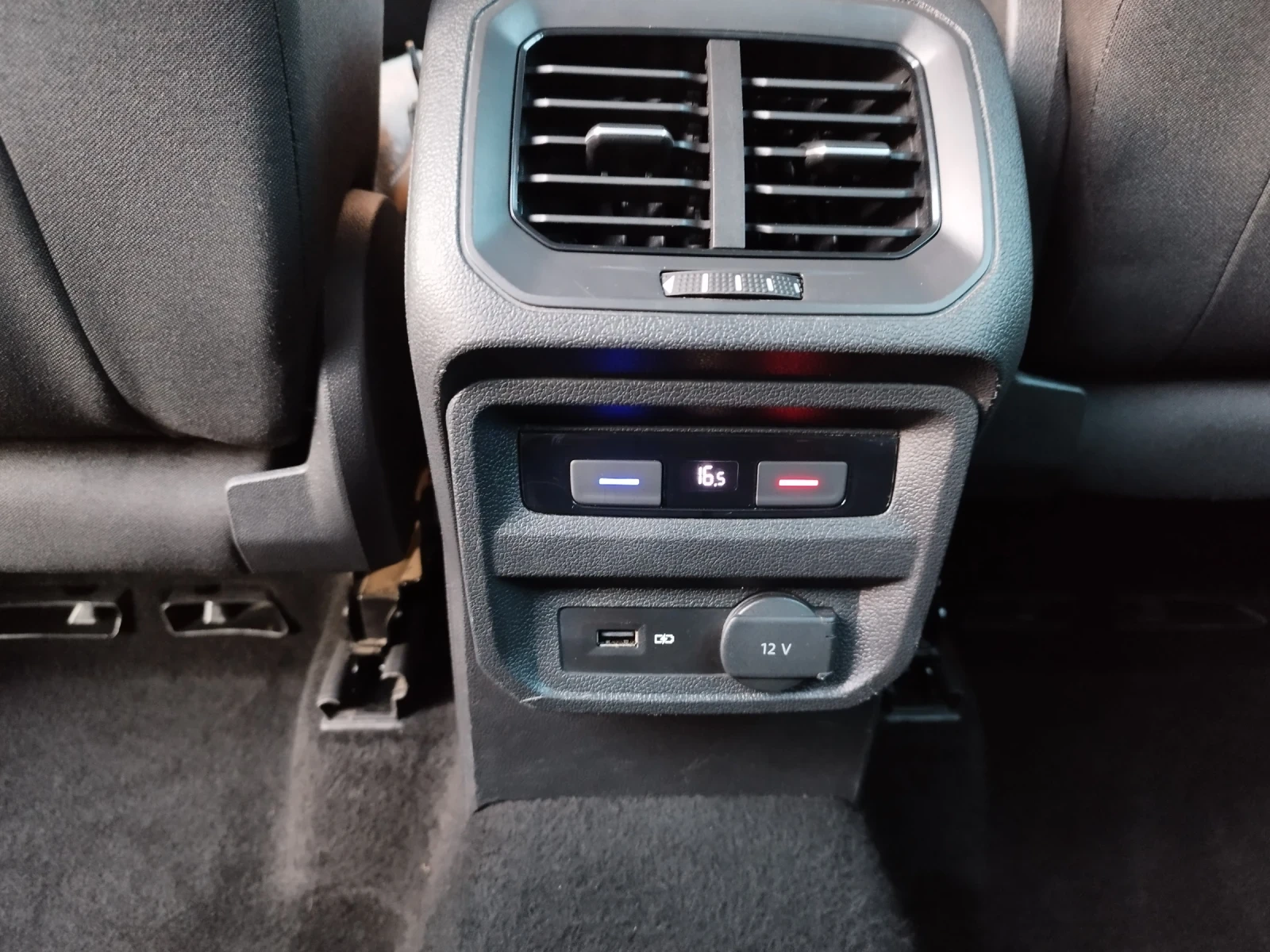VW Tiguan 1.6 D, 116 k.c.DIGITAL, ЛИЗИНГ , снимка 8 - Автомобили и джипове - 55989728