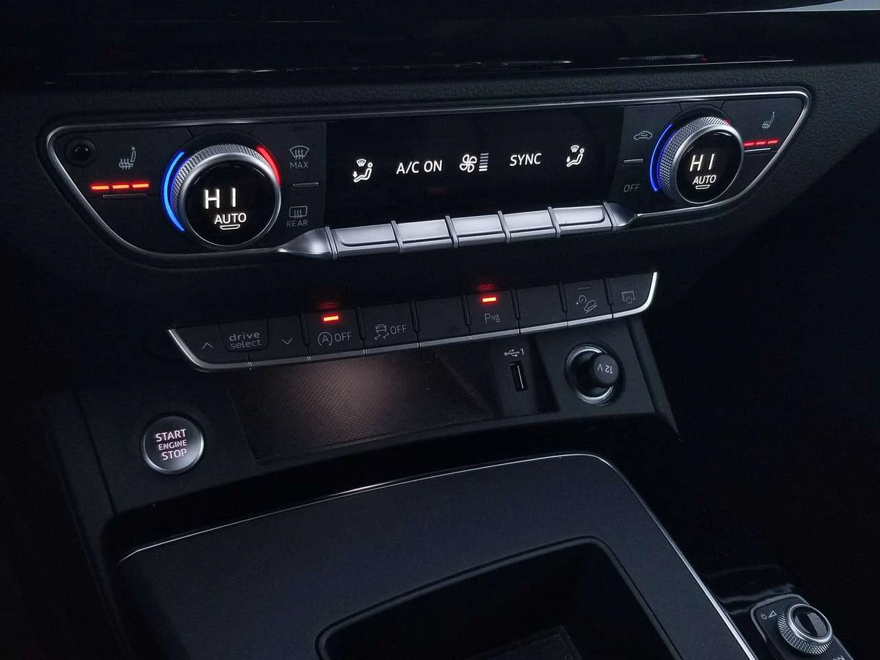 Audi Q5 CAR-PLAY NAV| CAMERA| BLACK OPTICS| MULTI COLOUR A, снимка 15 - Автомобили и джипове - 56437090