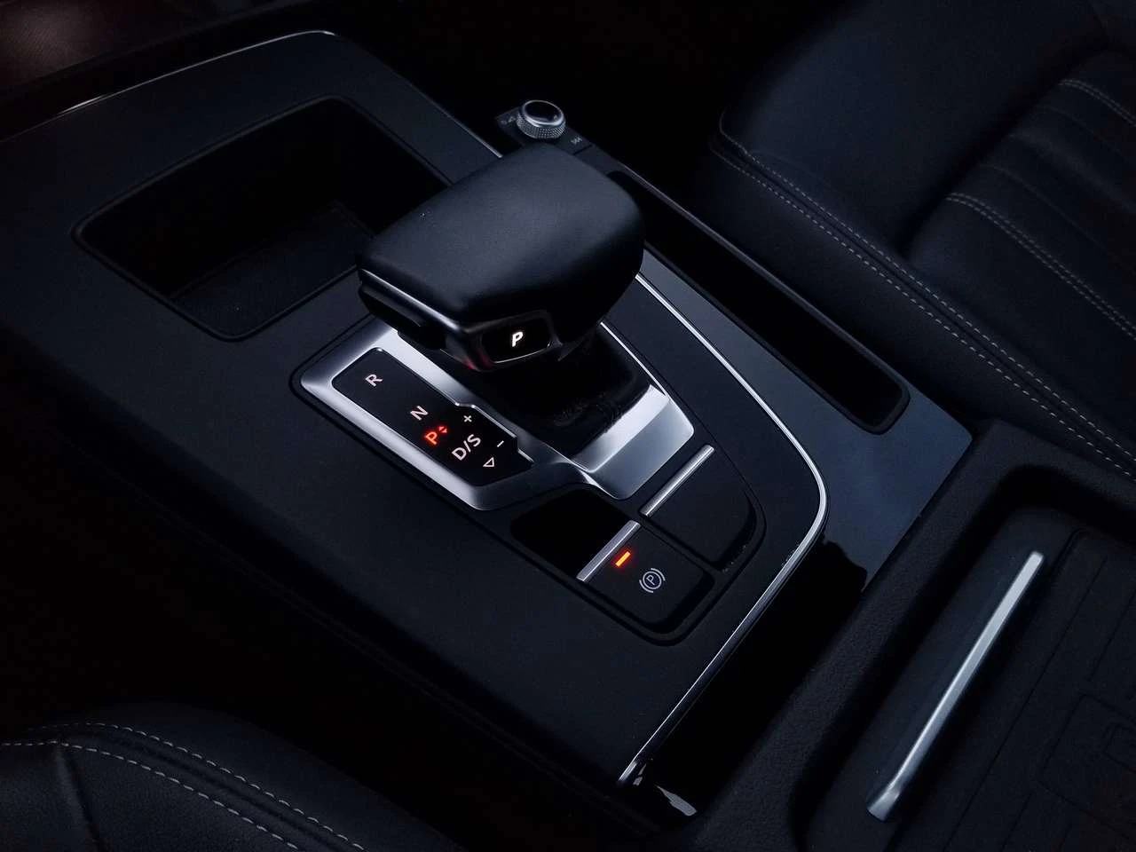 Audi Q5 CAR-PLAY NAV| CAMERA| BLACK OPTICS| MULTI COLOUR A, снимка 16 - Автомобили и джипове - 56437090