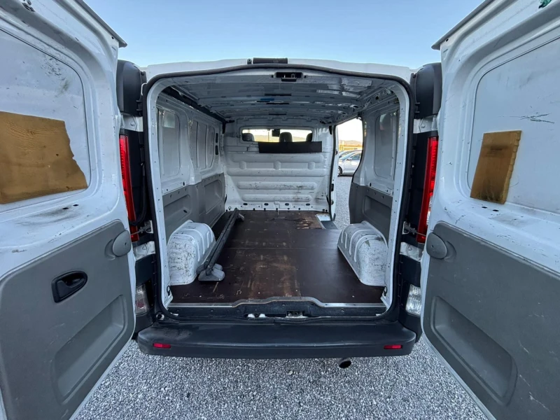 Opel Vivaro 2.0cdti, снимка 13 - Бусове и автобуси - 52487285