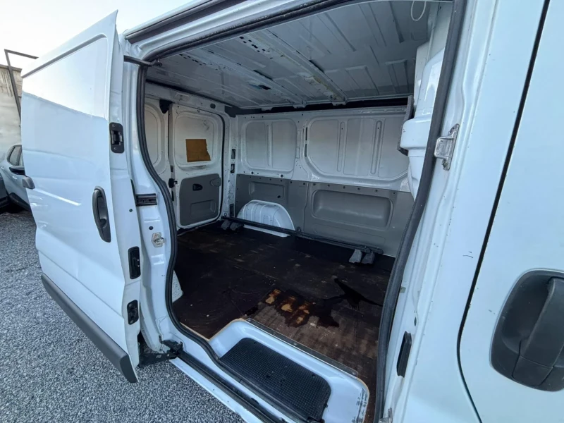 Opel Vivaro 2.0cdti, снимка 11 - Бусове и автобуси - 52487285