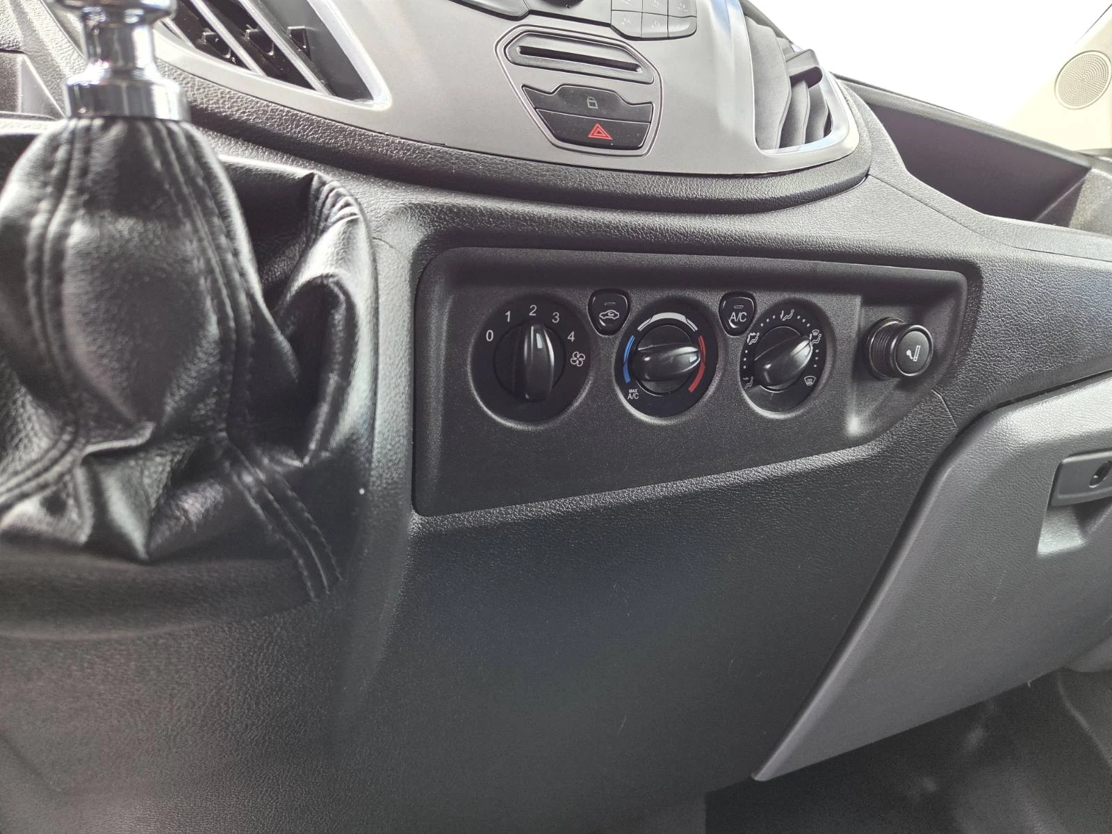 Ford Transit 2.2, снимка 11 - Бусове и автобуси - 54156125