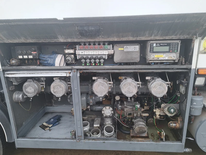 Volvo Fm12 Цистерна , снимка 10 - Камиони - 52466175