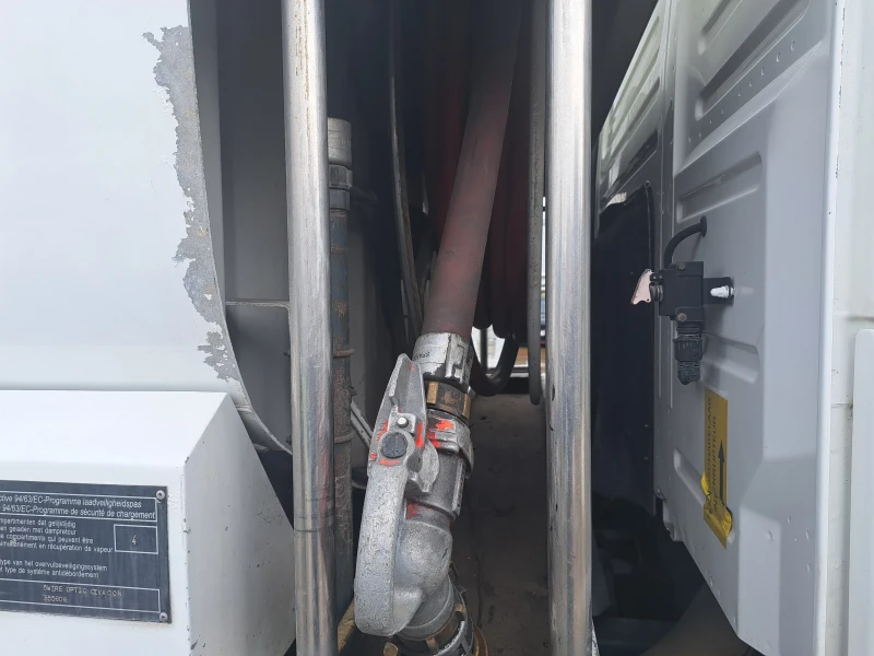 Volvo Fm12 Цистерна , снимка 11 - Камиони - 52466175