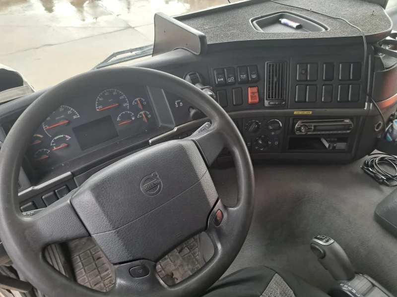 Volvo Fm12 Цистерна , снимка 6 - Камиони - 52466175