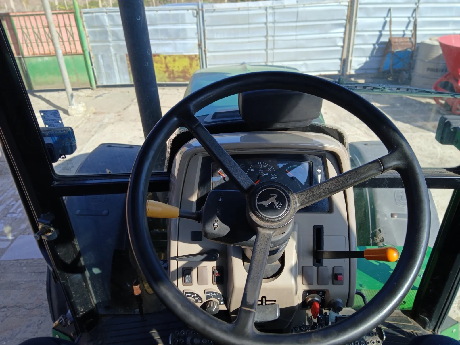 Трактор John Deere 5083E, снимка 10 - Селскостопанска техника - 56535665
