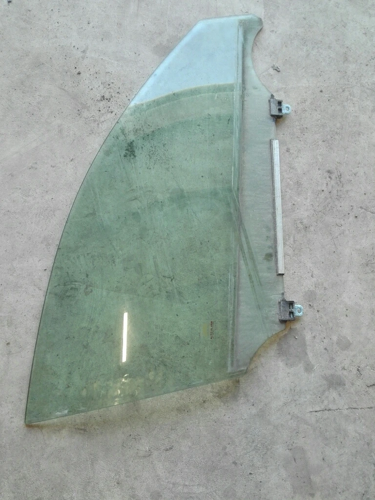 стъкло предно дясно лексус ис220